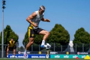 图片报：施洛特贝克恢复有球训练，最早可能9月底复出