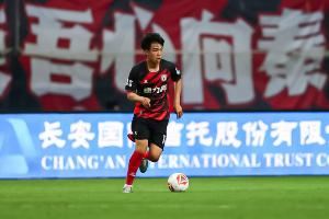 荷乙老牌队铁心寻租国青中场：架起中欧足球的桥梁