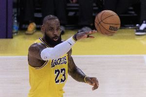 小南斯：詹姆斯的头脑让他与众不同 他控制比赛的每一部分