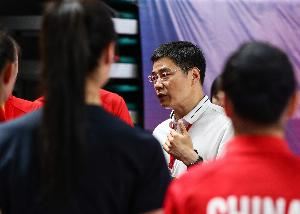 媒体人：篮协敢在女篮新败时让杨瀚森休战 也敢让郭士强带亲兵