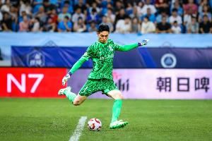 记者：薛庆浩的表现有明显提升，希望防守继续保持，进攻早点复苏