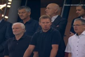 德超杯决赛拜仁vs斯图加特，德国国家队主帅纳格尔斯曼现场观战