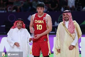 媒体人：王俊杰赛后哭了 说明这个爱笑的20岁小孩哥不甘于此