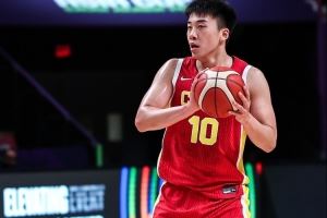 媒体人：王俊杰还嫩着 从小爱当配角没主角光环 要放下内心的天真