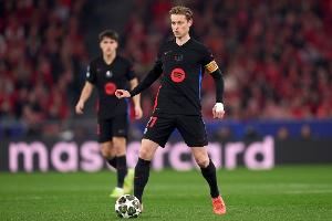 世体：德容更换经纪人，新经纪人希望尽快约见巴萨并商讨球员续约