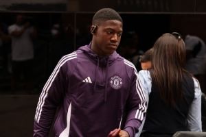 曼晚：曼联有信心在关窗前至少放走三人；不希望梅努出租离队