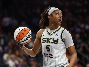 此前发表不当言论！美记：飞翼下场对阵王牌 里斯将被禁赛上半场