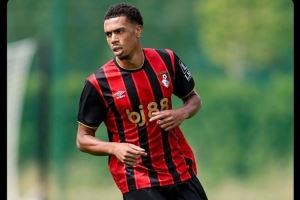 官方：伯恩茅斯20岁边锋杜伯里永久转会至奥林匹亚科斯