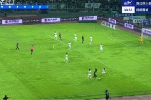刚上场就破门！奥乌苏个人能力连过数人，左脚兜射助浙江扳回一球