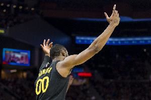 离谱啊！经纪人晒的库明加投篮视频动了手脚 跳帧剪辑让出手变快