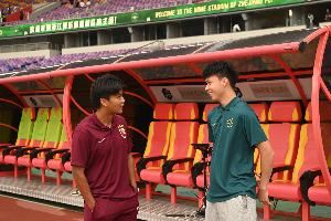 王钰栋社媒庆祝绝平，回复蒯纪闻：兄弟6号见，还能做你室友吗