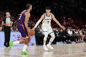 曾凡博：每个球员都有一个发展教练 我们需要配合核心球员