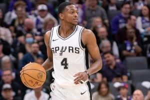 解说:福克斯复出可以分担持球和组织重担 文班能专注于防守&终结