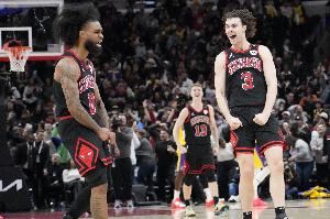 多诺万:科比·怀特和吉迪身体状态良好 相信他们本周就能复出